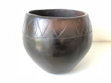 Burnished vessel